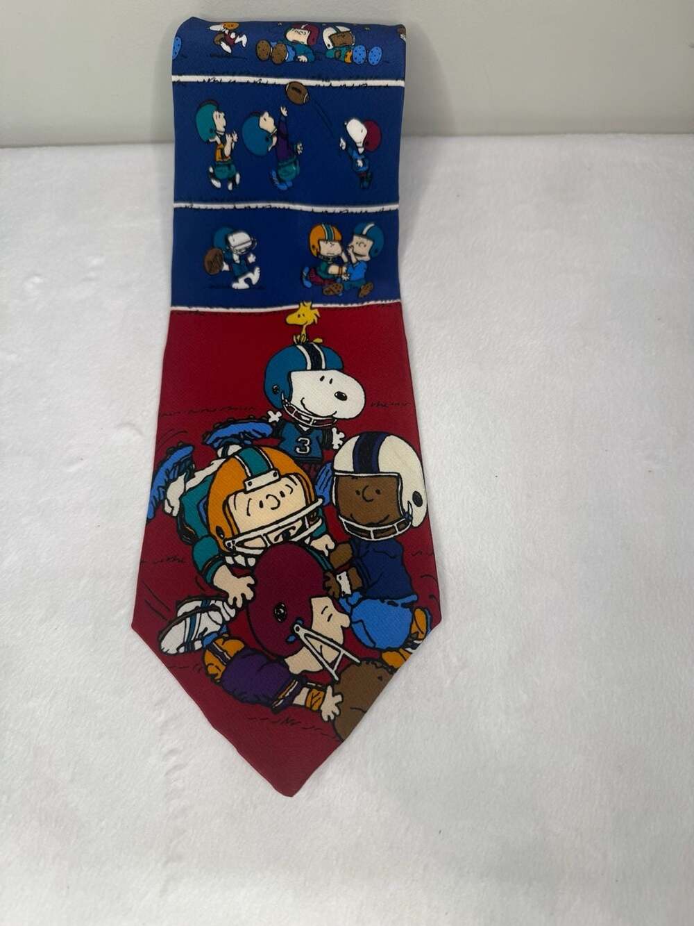 Vintage Peanuts Snoopy & Friends Football Charlie Brown 100% Silk Necktie